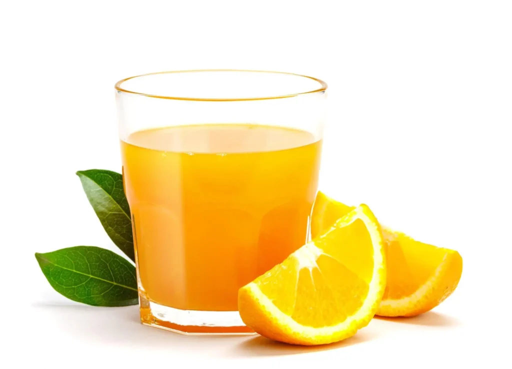 tasse de jus d'orange naturel
