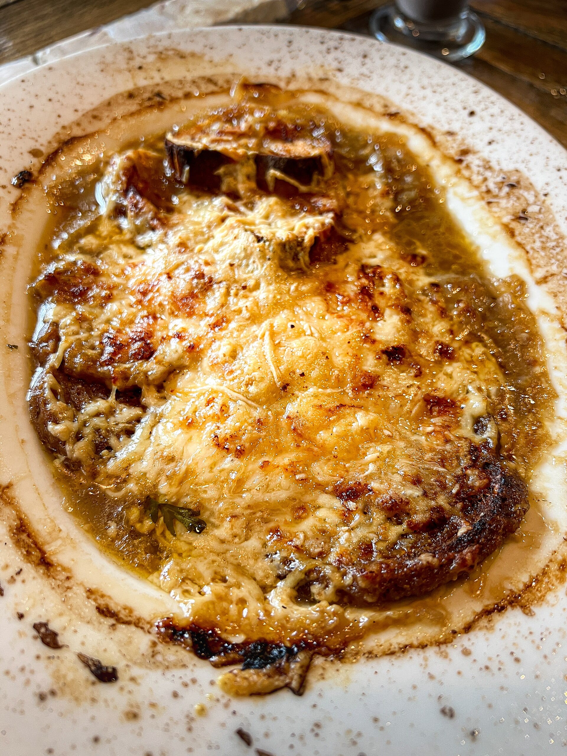 Soupe à l’oignon gratinée